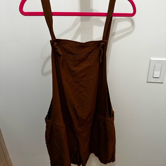 Isabel & Ingrid Maternity Romper Short Jumpsuit - Picture 4 of 4